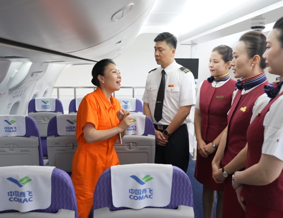 4. 航線(xiàn)帶飛乘務(wù)員.jpg